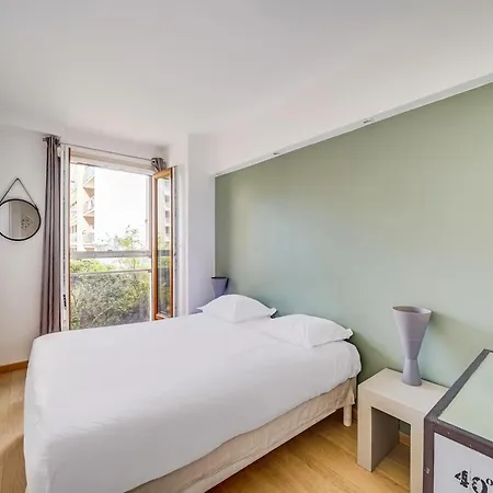 2bdr Flat For 4 People Near Bastille Nation